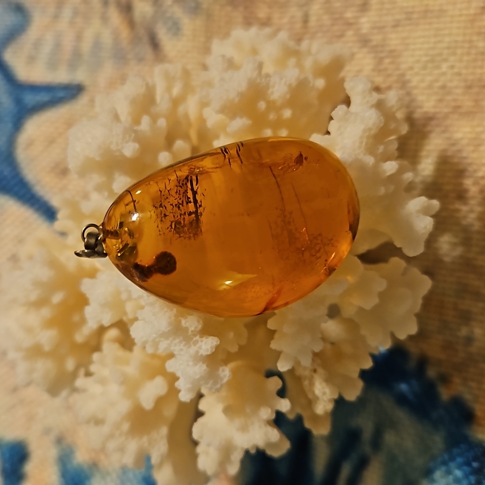 Vintage Baltic Amber Amulet Pendant - Picture 2 of 14